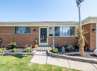 31446 Beechwood Dr, Warren, MI 48088