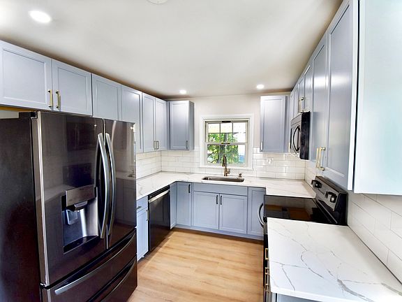 2nd image of 424 Longfield Rd