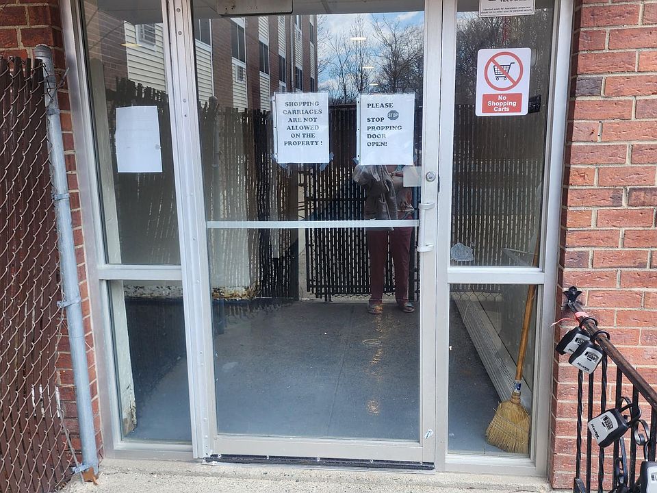 1st image of 215 Winter St APT 1R