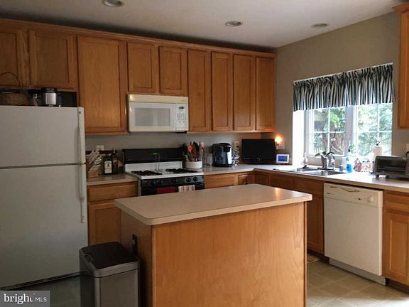 2nd image of 21748 Regents Park Cir