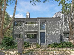 1964 Villaridge Dr, Reston, VA 20191