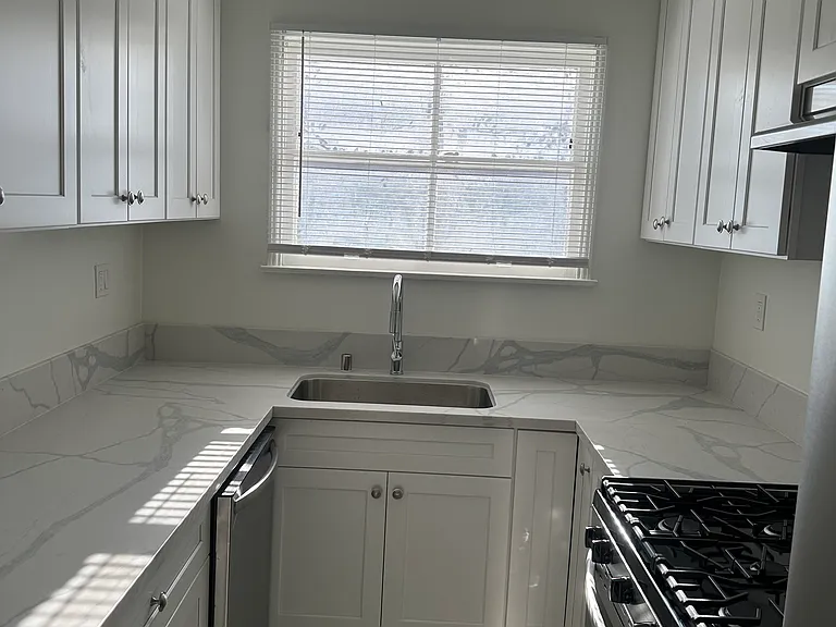 231 W Olive St #13 — Photo 4