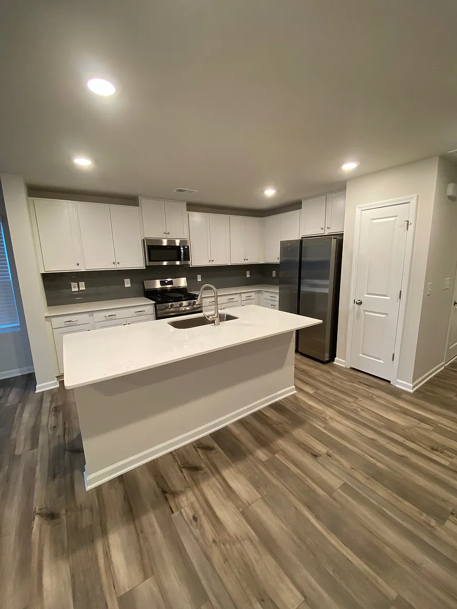 Building Photo - 139 Triumph Ave #C