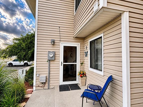 3rd image of 255 Beacon Ct APT 3