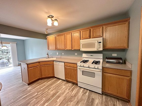 4th image of 694 Schooner Dr