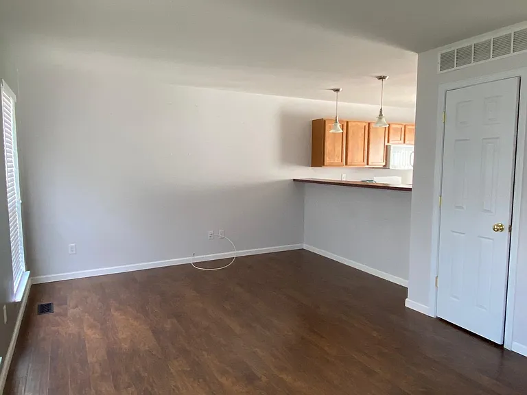 871 Hyde Dr — Photo 5