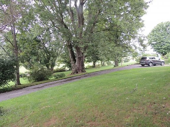 2nd image of 203 Fairford Ln