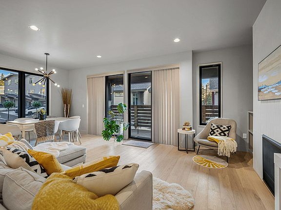 3rd image of 61579 SW Riverwalk Ln