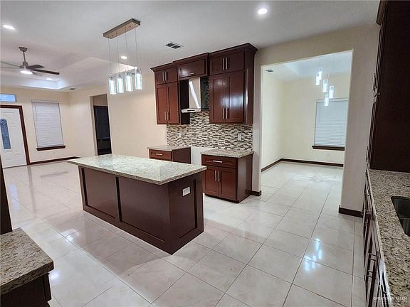 4th image of 1811 Curtis Dr