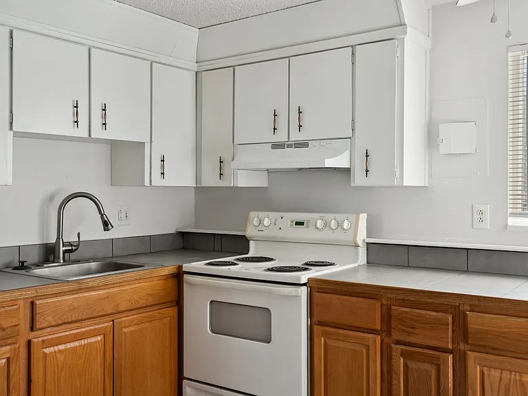 253 N Vine St #3 — Photo 3