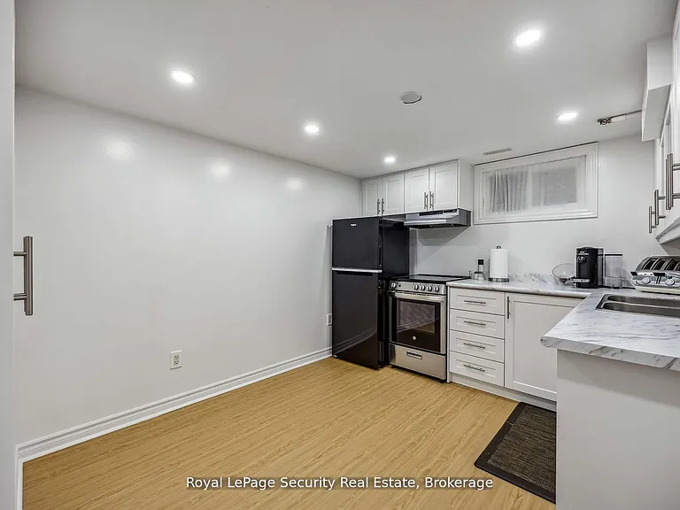 97 John St E #2 — Photo 9