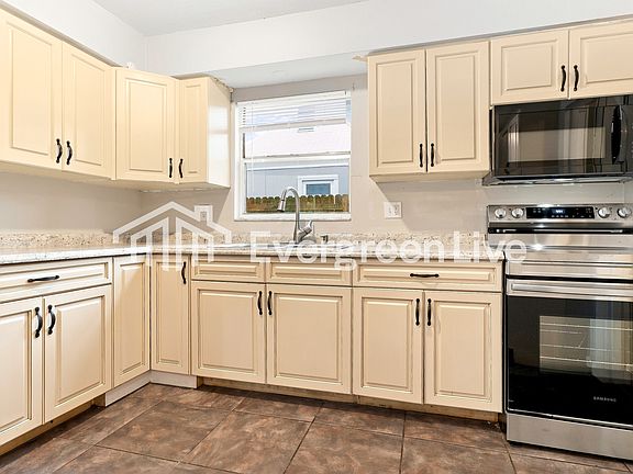 4th image of 2053 Palm Way