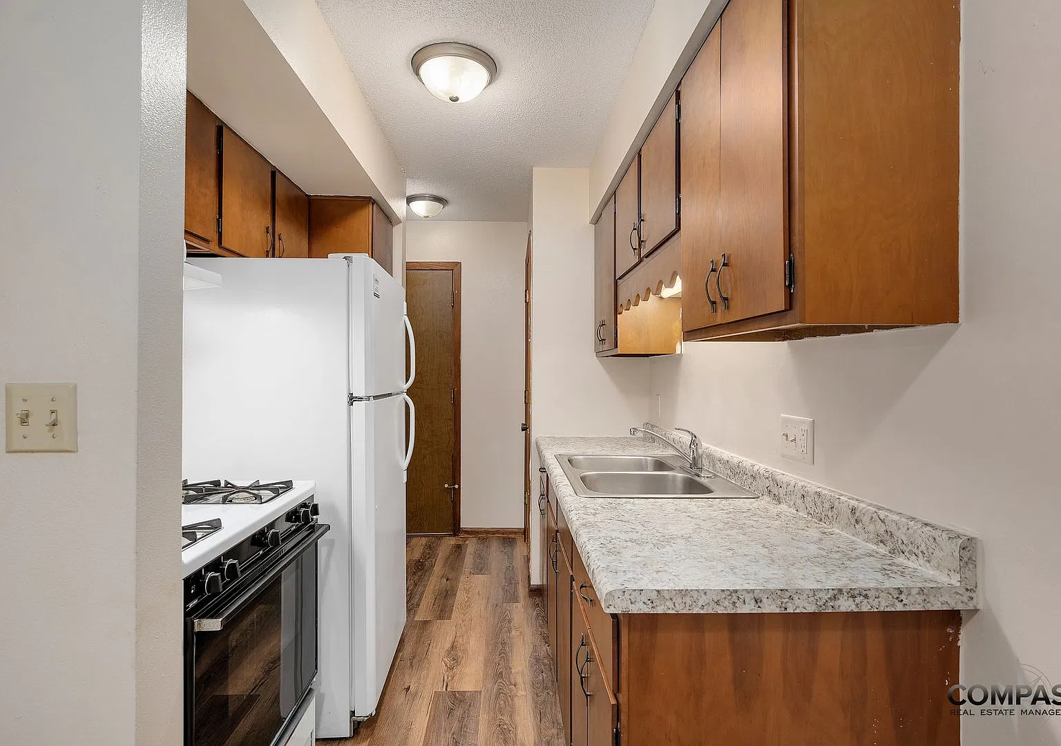 Charming And Conveniently Located Apartments — Photo 2