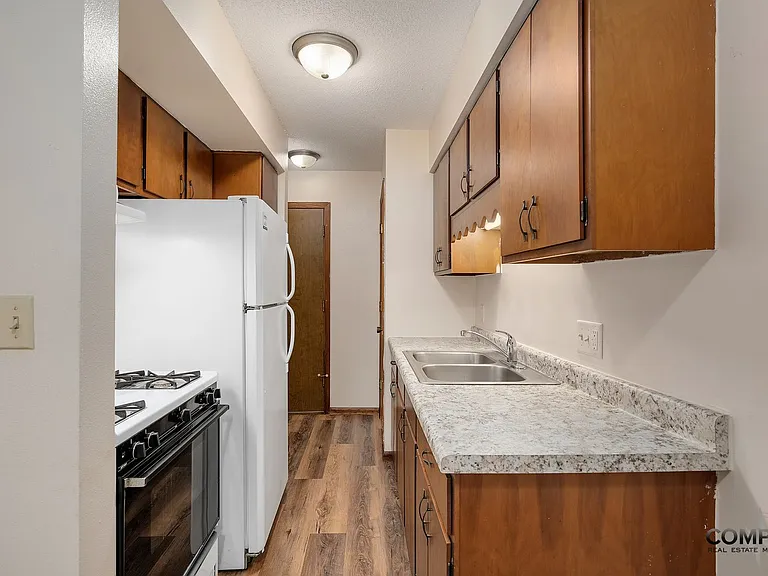1237 S Dewey St — Photo 16