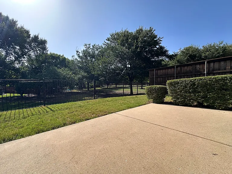 8393 Davis Dr — Photo 12