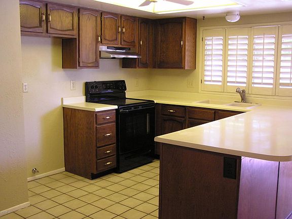 3rd image of 820 E McNair Dr