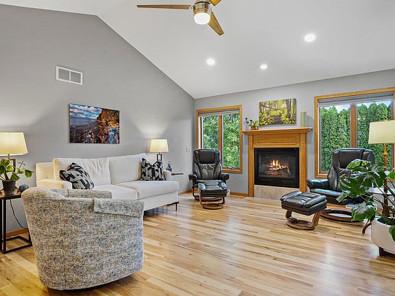 5th image of 700 Prairie Hills Dr