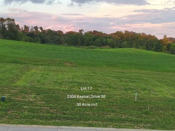 2300 Kestrel Dr SE, Cedar Rapids, IA 52403