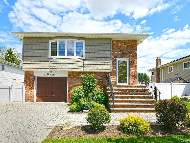 44 Derby Ave — Photo 1