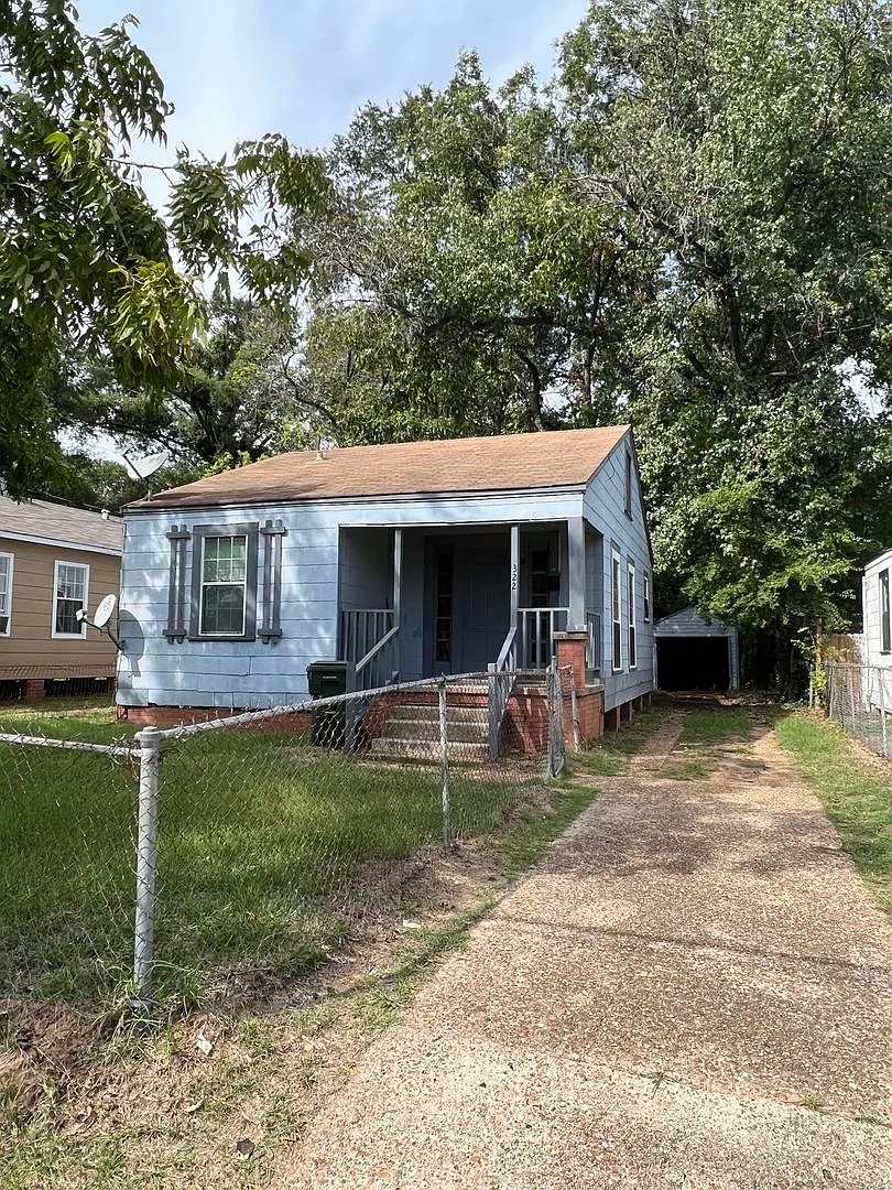 Clean 3bed, 1 bath ready to go! — Photo 2