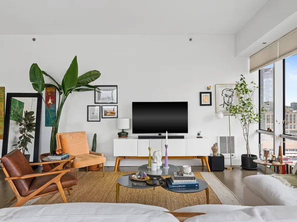 519 Borden Avenue 7A image 1 of 11