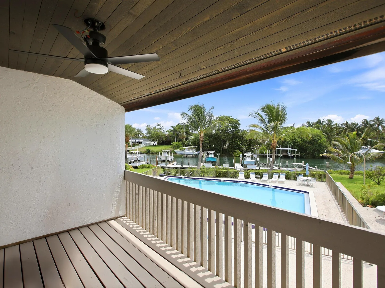 2 bed, 2.0 bath, 1079 sqft, $2,600 — Photo 2