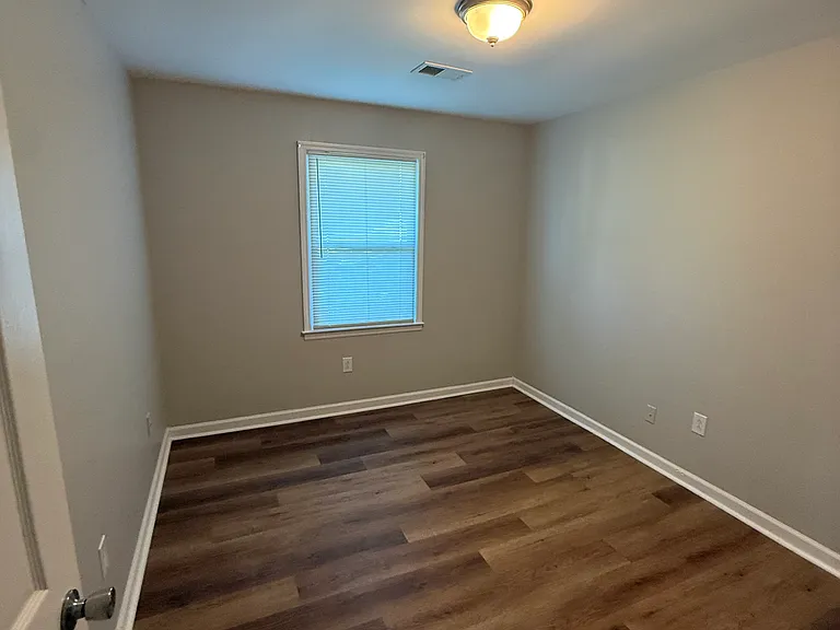 3325 Featherston Dr — Photo 10