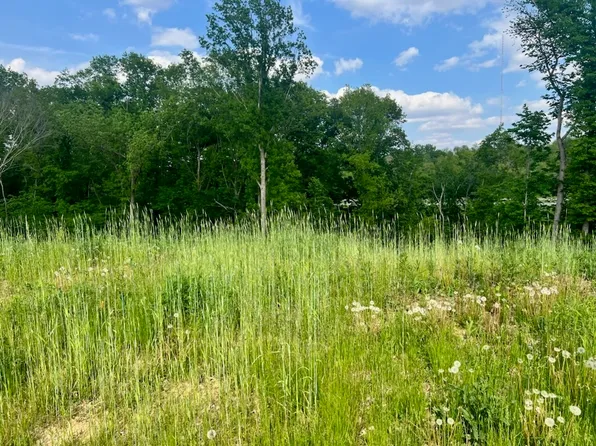 3058 Forrest Hill Ct, Hiawatha, IA 52233