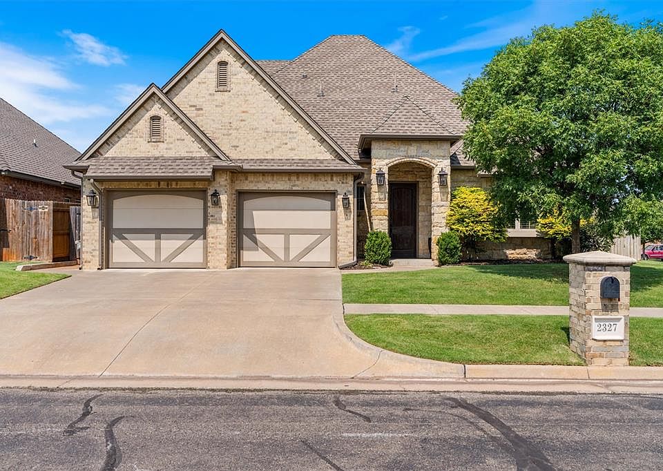 1st image of 2327 Sorrento Dr