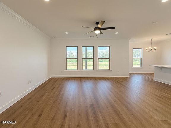 5th image of 98 Margaret Lucia Dr