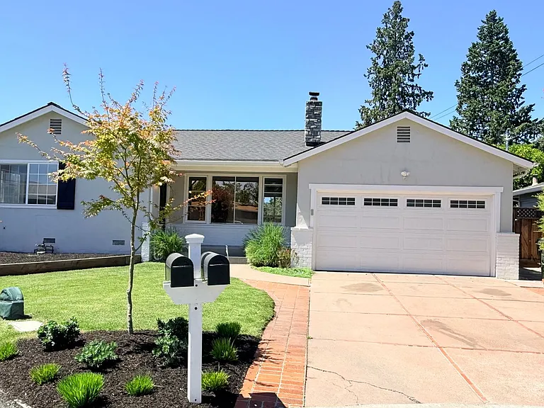 205 Barbara Ct — Photo 34