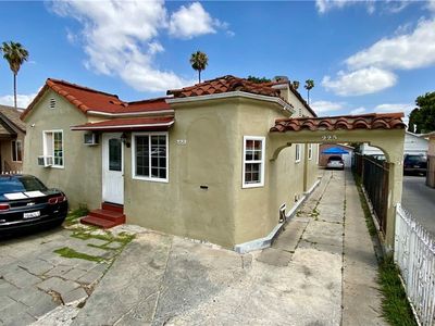 223 E 77th St, Los Angeles, CA, 90003