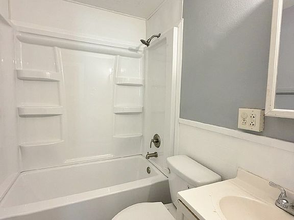 5th image of 616 W Hamilton St