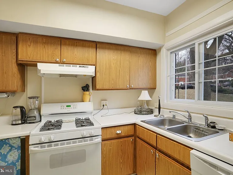1629 Fitzgerald Ln — Photo 9