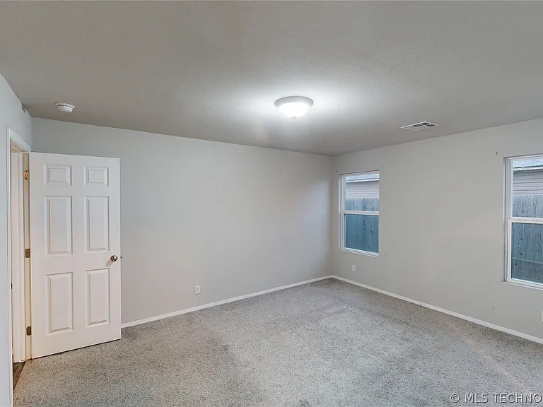 1240 E Richmond St — Photo 15