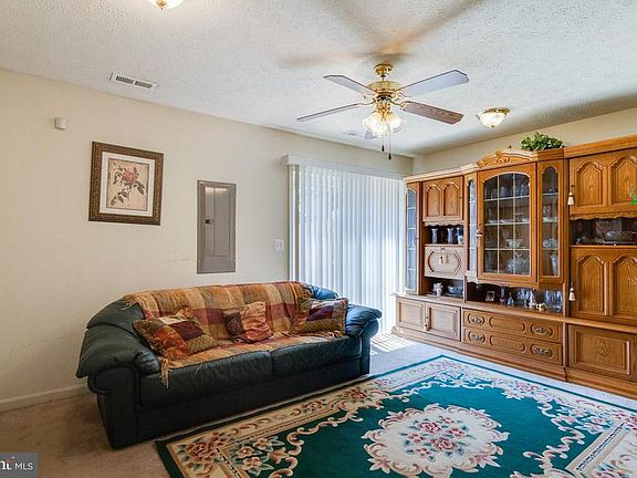 Basement Rec Room with Walkout