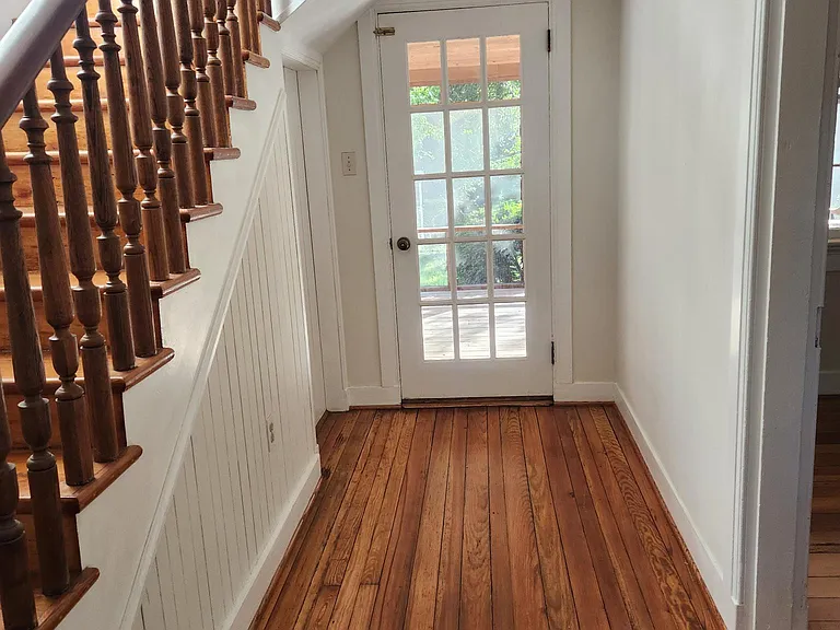 1520 Ridout Ln — Photo 37