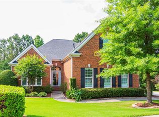 5285 Villa Lake Ct, Suwanee, GA 30024