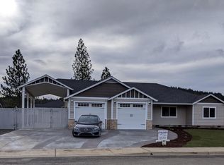 154 Cabernet Cir, Cave Junction, OR 97523