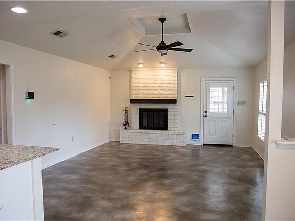 3rd image of 42157 Cottonwood Dr