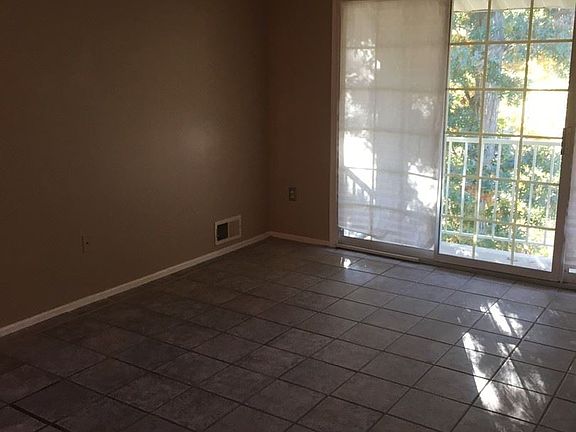 5th image of 114 Iroquois Dr #6
