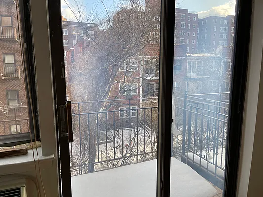 Rented by 18 REALTY | media 10