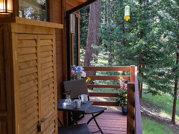 Lovely place to enjoy the forest view.