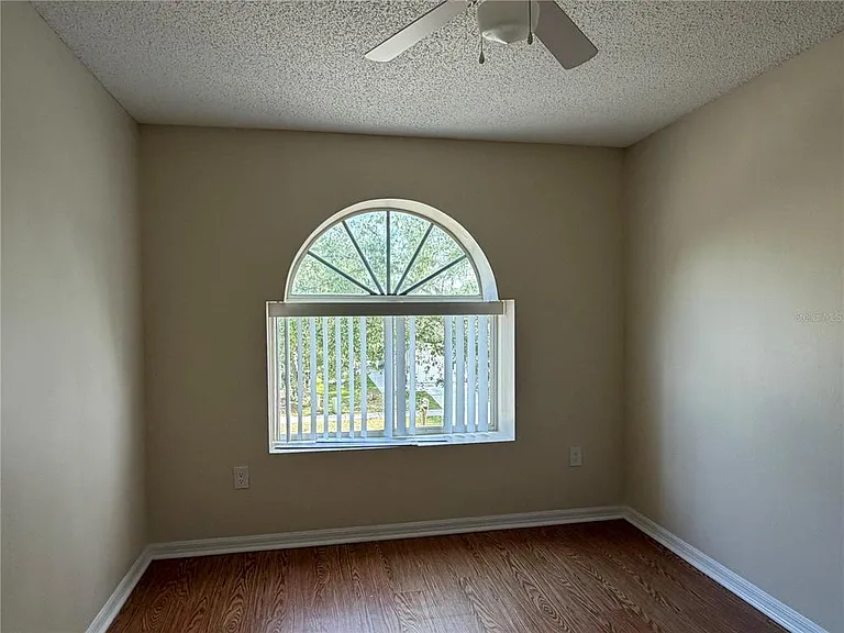 758 Burlwood St — Photo 14