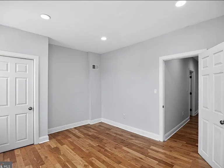 2505 S Sheridan St — Photo 12
