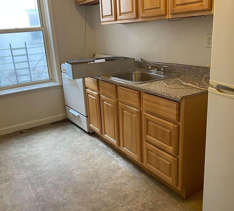 2nd image of 1367 W 6th St APT 1
