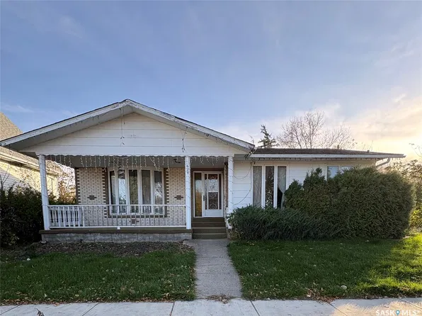 629 Main Street, Kipling, SK S0G 2S0