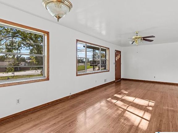 5th image of 512 Sunhill Rd NW