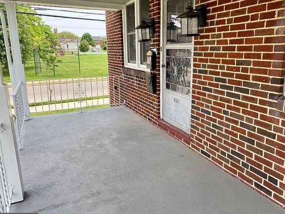 3rd image of 300 Morris St #1