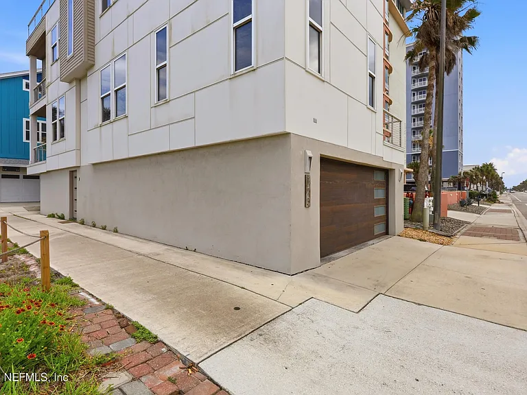 115 1st St S — Photo 42